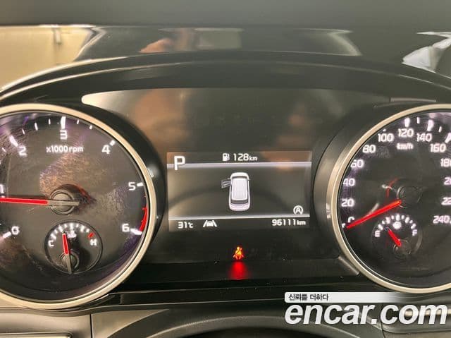 Kia Carnival 2021 — фото 8 из 20