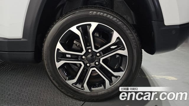 Jeep Compass 2022 — Photo 19/35