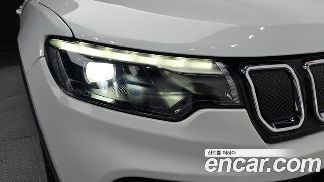 Jeep Compass 2022 — Photo 25/35