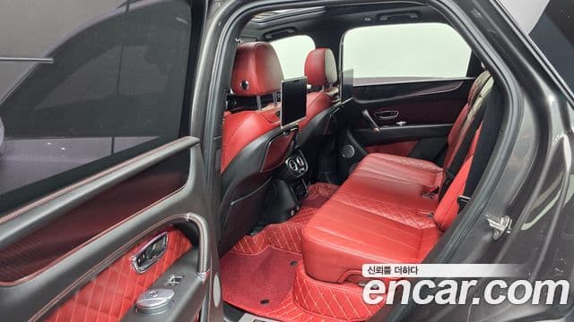 Bentley Bentayga 2018 — Photo 12/20