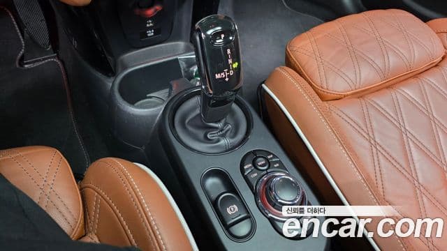 Mini Cooper 2021 — ფოტო 7/20