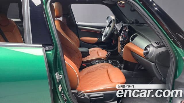 Mini Cooper 2021 — ფოტო 10/20