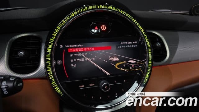 Mini Cooper 2021 — ფოტო 15/20