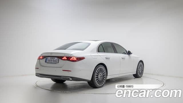 Mercedes-Benz E-Class 2024 — ფოტო 1/20