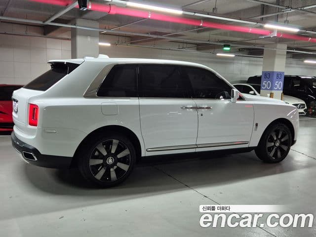 Rolls-Royce Cullinan 2023 — ფოტო 3/20