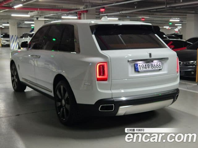 Rolls-Royce Cullinan 2023 — ფოტო 5/20