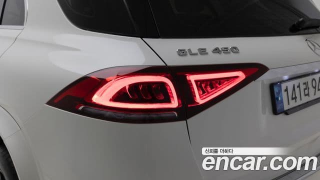 Mercedes-Benz GLE-Class 2023 — Şəkil 19/20