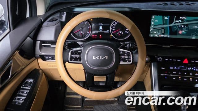 Kia Carnival 2021 — ფოტო 13/20