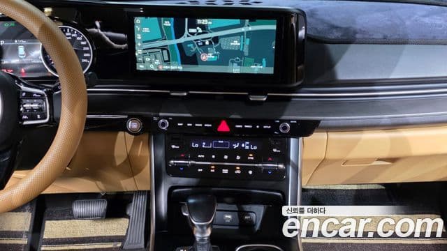 Kia Carnival 2021 — ფოტო 14/20