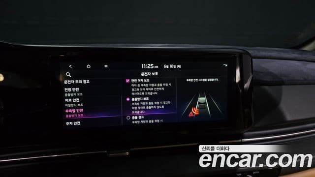 Kia Carnival 2021 — ფოტო 16/20