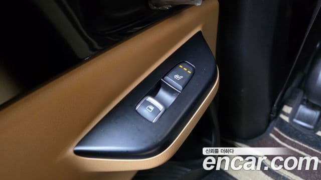 Kia Carnival 2021 — ფოტო 19/20