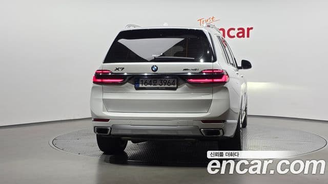 BMW X7 2023 — ფოტო 4/20