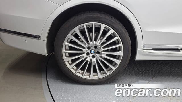 BMW X7 2023 — ფოტო 5/20