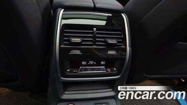 BMW X7 2023 — ფოტო 17/20