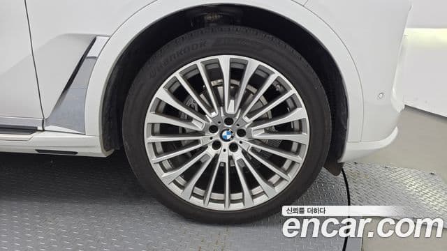 BMW X7 2023 — Photo 16/42