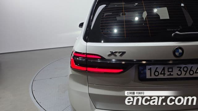 BMW X7 2023 — Photo 17/42