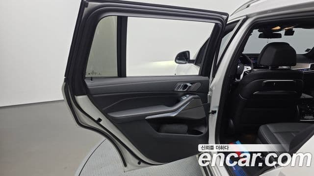 BMW X7 2023 — Photo 8/42