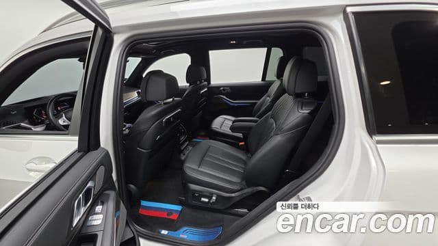 BMW X7 2023 — Photo 37/42