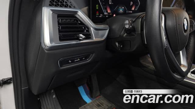 BMW X7 2023 — Photo 35/42