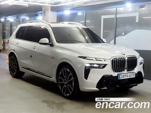 BMW X7 2025 — Фото 1/20