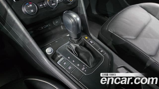 Volkswagen Tiguan 2020 — ფოტო 9/20