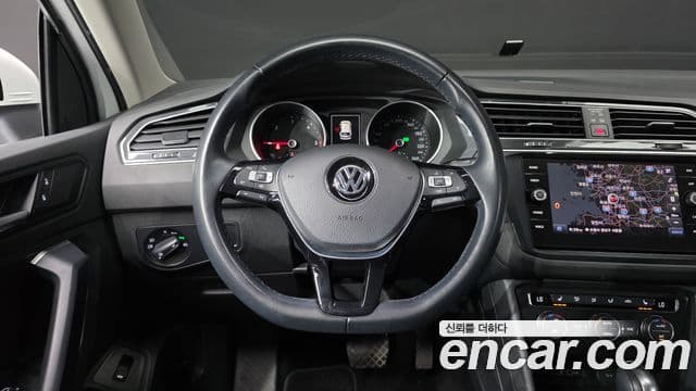 Volkswagen Tiguan 2020 — ფოტო 14/20