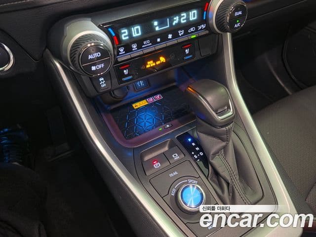 Toyota RAV4 2025 — ფოტო 7/19