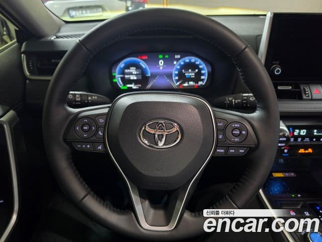 Toyota RAV4 2025 — ფოტო 14/19