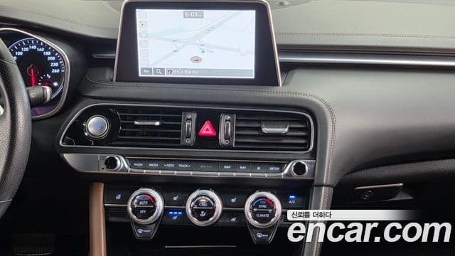 Genesis G70 2018 — ფოტო 14/20