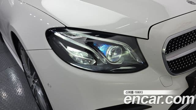 Mercedes-Benz E-Class 2020 — Photo 6/32