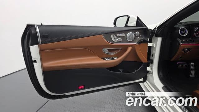 Mercedes-Benz E-Class 2020 — Photo 10/32