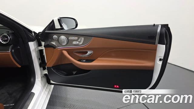 Mercedes-Benz E-Class 2020 — Photo 3/32