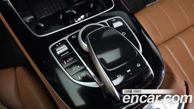 Mercedes-Benz E-Class 2020 — Photo 18/32