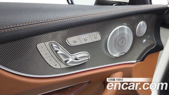 Mercedes-Benz E-Class 2020 — Photo 19/32