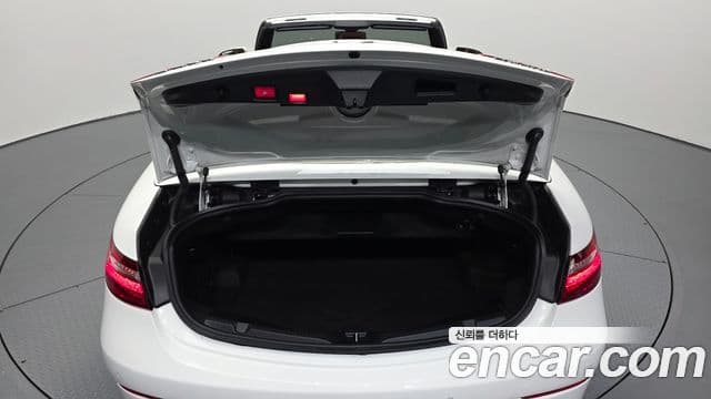 Mercedes-Benz E-Class 2020 — Photo 32/32