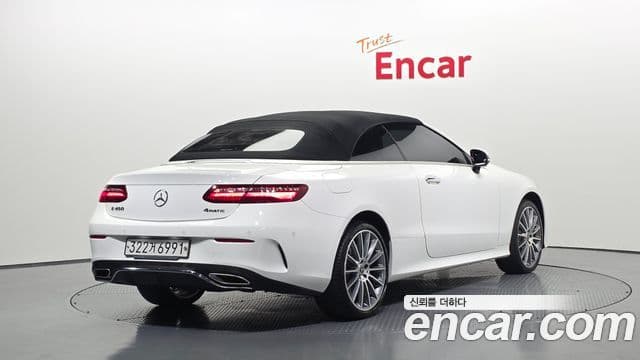 Mercedes-Benz E-Class 2020 — Photo 12/32