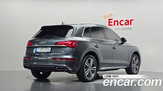 Audi Q5 2021 — Фото 2/20