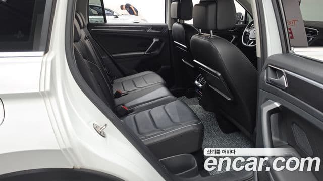 Volkswagen Tiguan 2018 — Şəkil 11/20