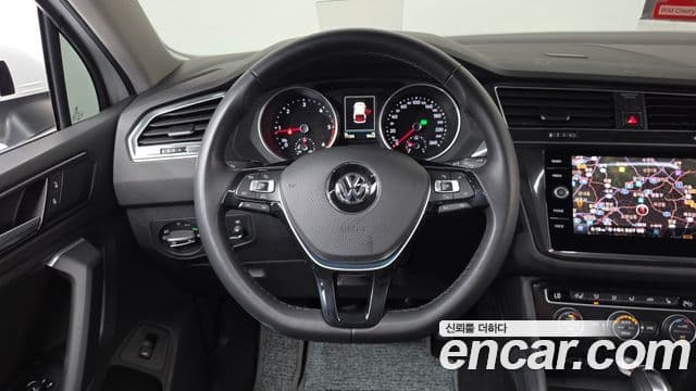 Volkswagen Tiguan 2018 — Şəkil 13/20