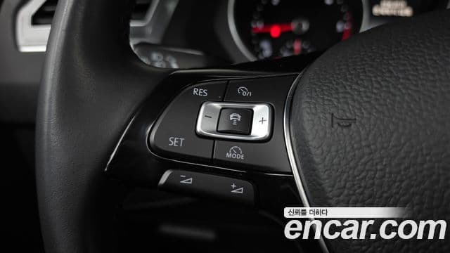 Volkswagen Tiguan 2018 — Şəkil 16/20