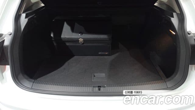 Volkswagen Tiguan 2018 — Şəkil 19/20