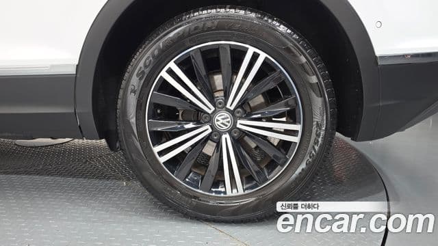 Volkswagen Tiguan 2018 — Photo 35/35