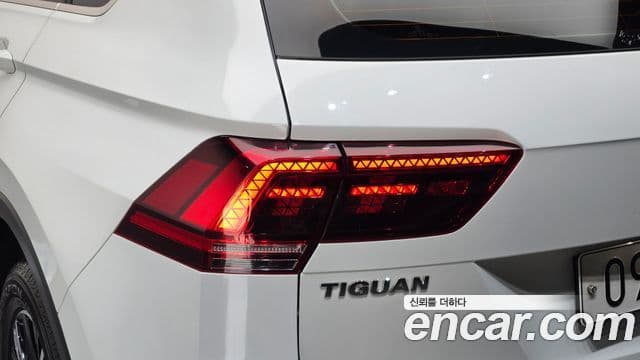 Volkswagen Tiguan 2018 — Photo 19/35