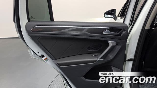 Volkswagen Tiguan 2018 — Photo 7/35