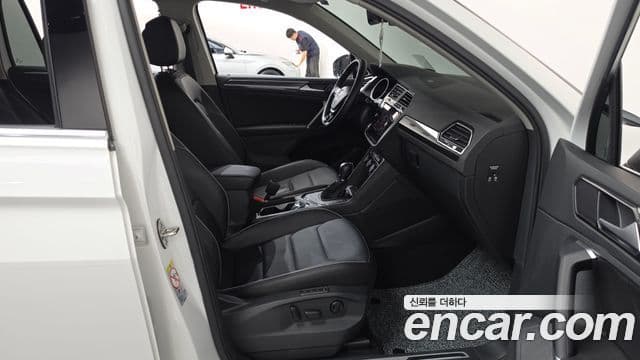 Volkswagen Tiguan 2018 — Photo 10/35