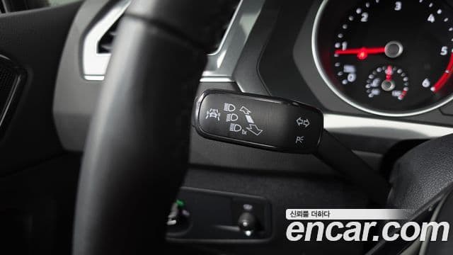 Volkswagen Tiguan 2018 — Photo 9/35