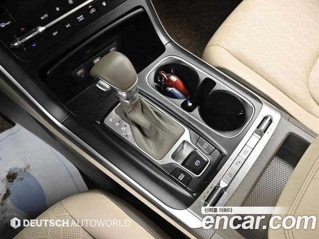 Kia Carnival 2023 — ფოტო 7/20