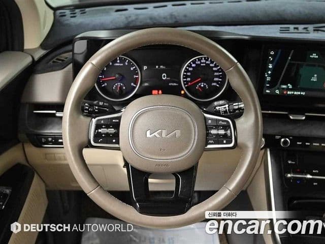 Kia Carnival 2023 — ფოტო 13/20