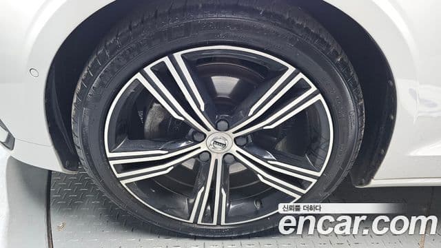 Volvo S60 2020 — Şəkil 5/20