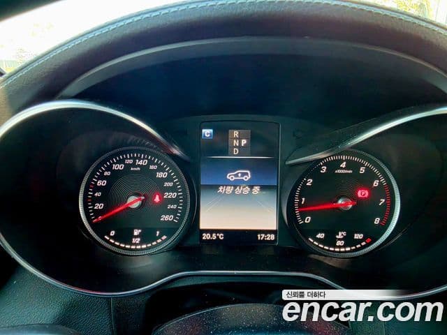 Mercedes-Benz GLC-Class 2019 — Şəkil 8/12